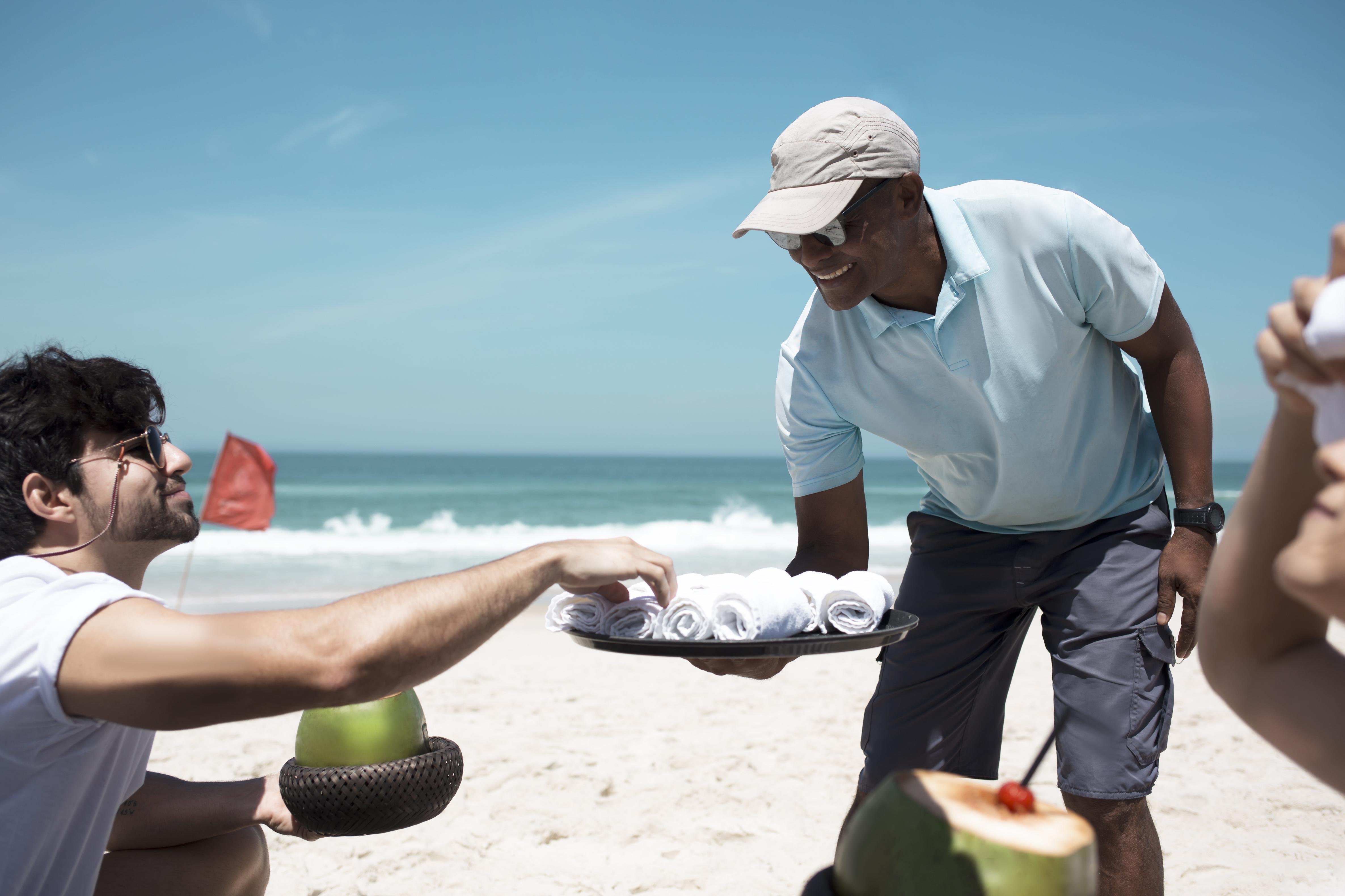 Lifestyle Laghetto Collection Otel Rio de Janeiro Dış mekan fotoğraf A beach waiter in Cape Town, South Africa