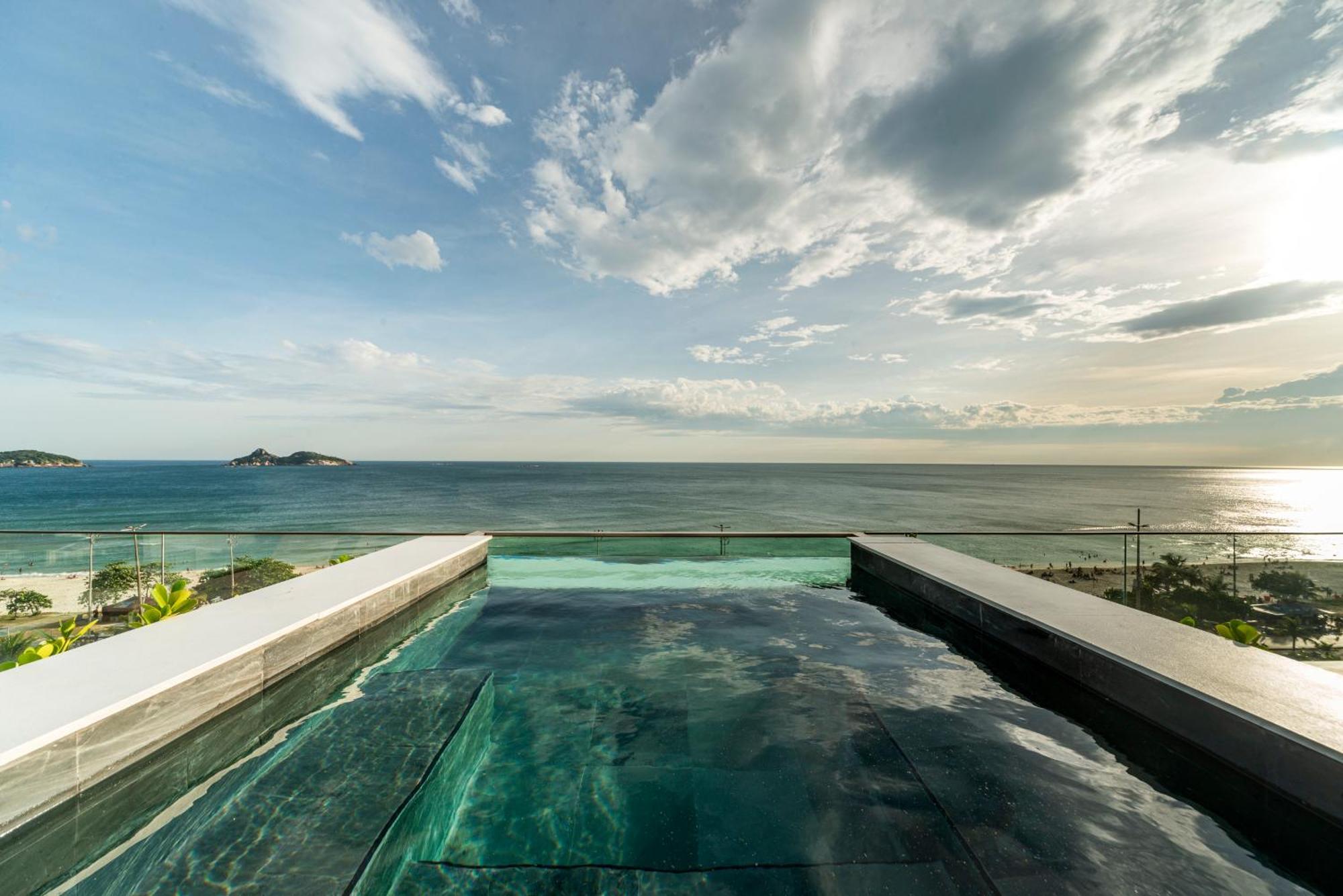 Lifestyle Laghetto Collection Otel Rio de Janeiro Dış mekan fotoğraf Infinity pool at the top of the hotel