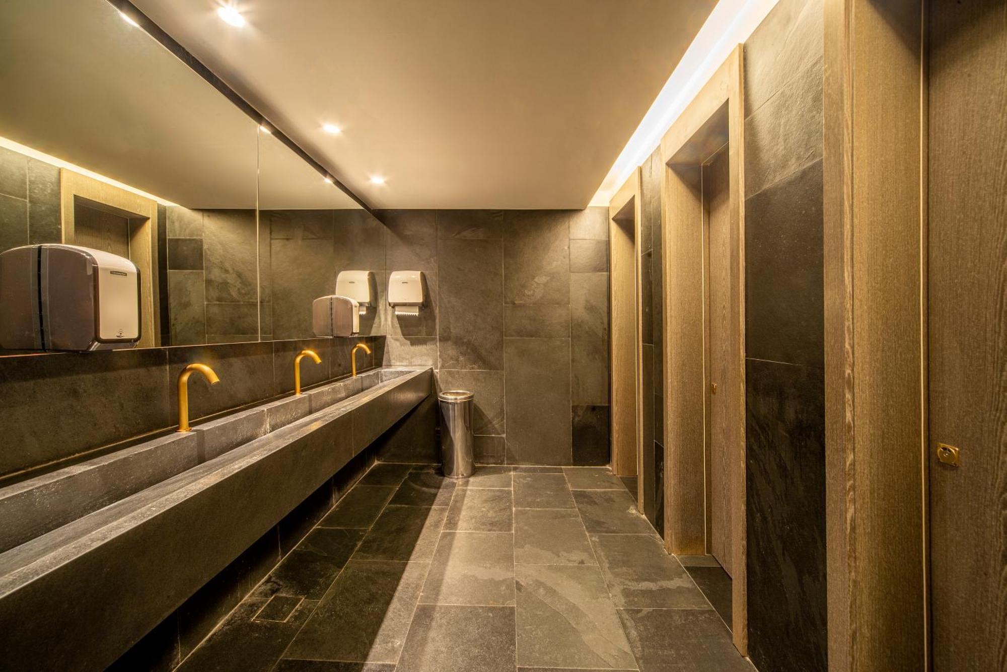 Lifestyle Laghetto Collection Otel Rio de Janeiro Dış mekan fotoğraf The bathrooms at the station