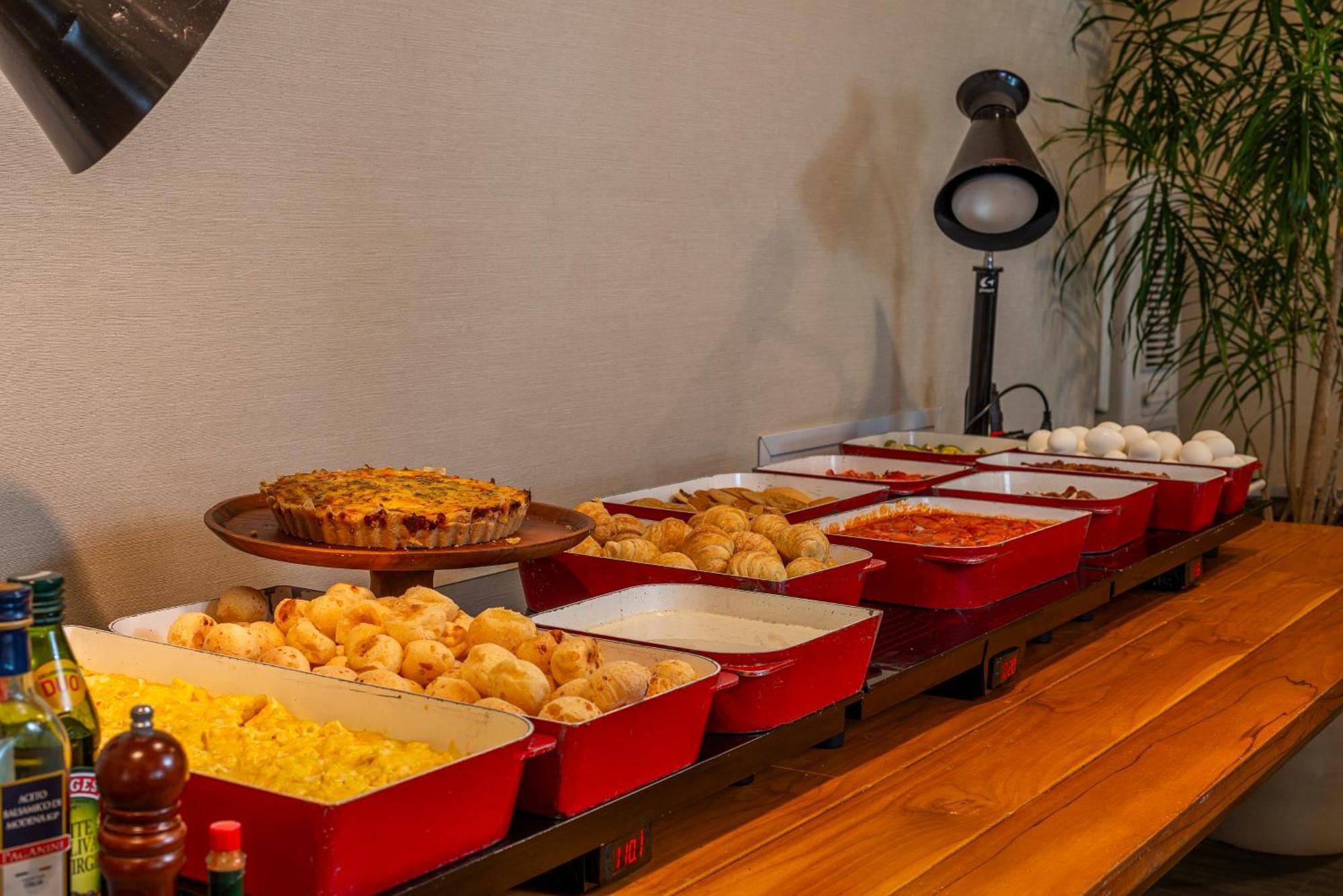 Lifestyle Laghetto Collection Otel Rio de Janeiro Dış mekan fotoğraf A buffet at a restaurant