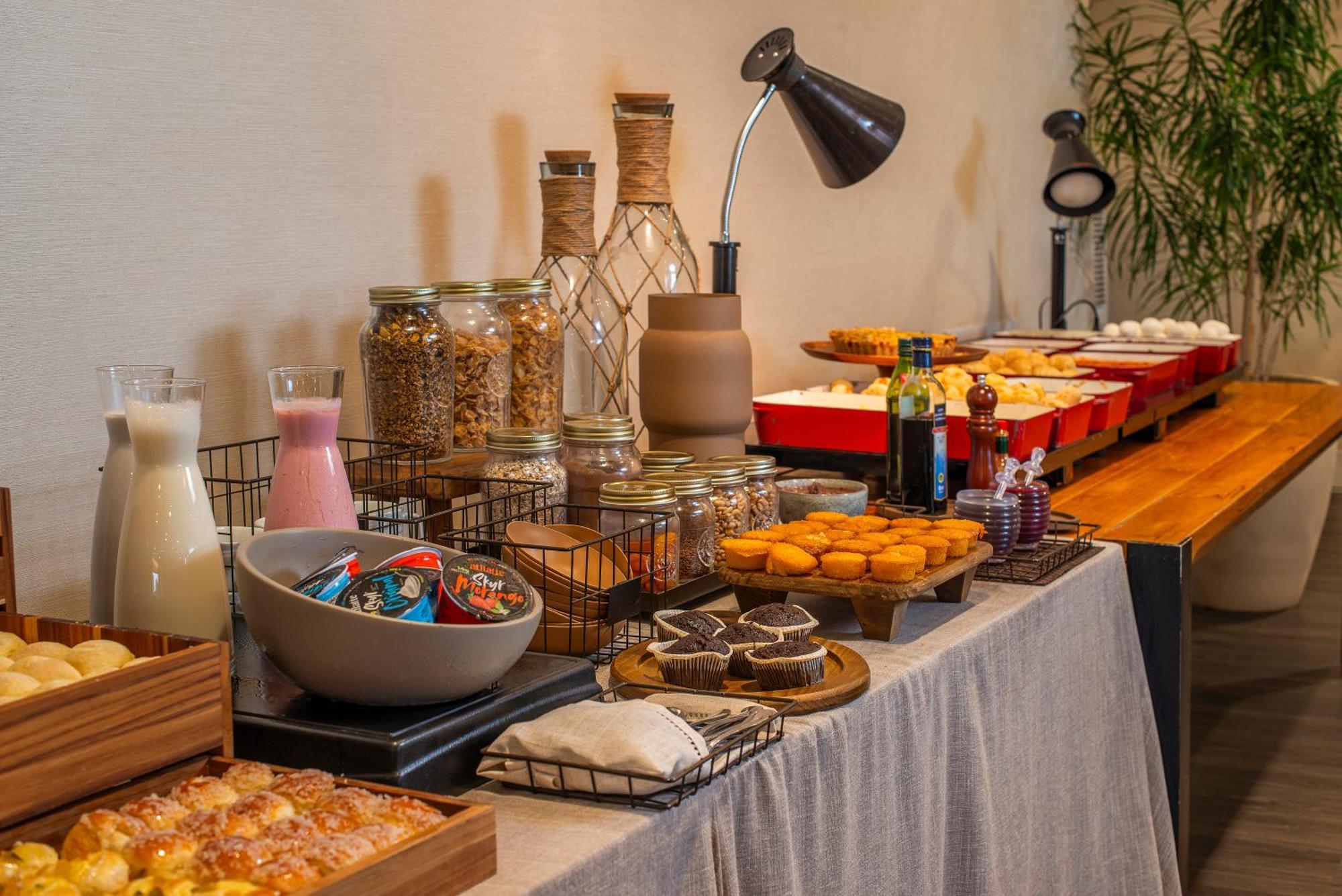Lifestyle Laghetto Collection Otel Rio de Janeiro Dış mekan fotoğraf A breakfast buffet