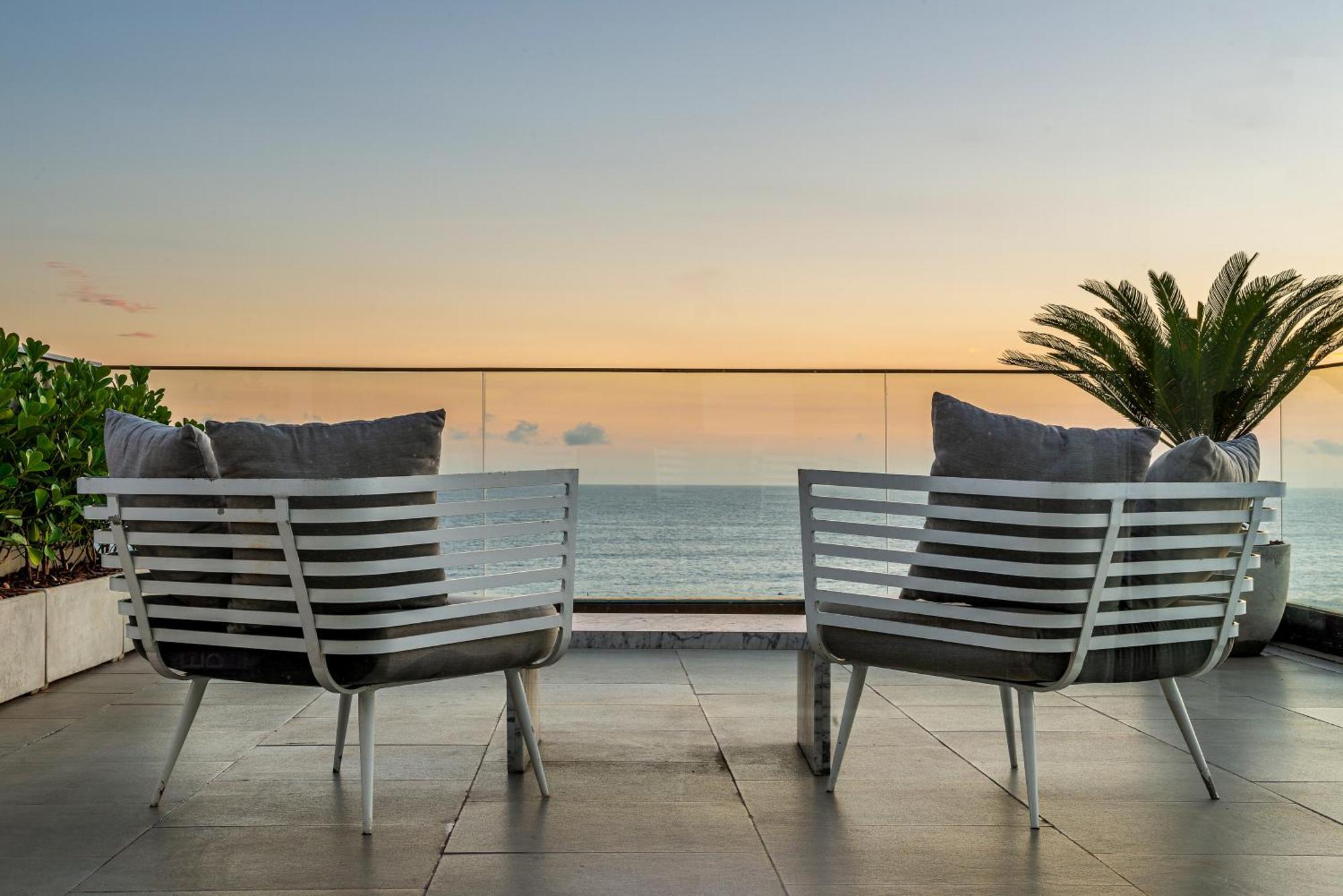 Lifestyle Laghetto Collection Otel Rio de Janeiro Dış mekan fotoğraf The 3D rendering of the balcony of a penthouse apartment in the proposed development