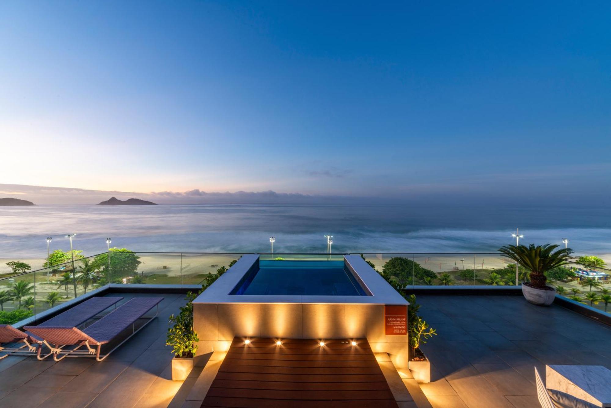 Lifestyle Laghetto Collection Otel Rio de Janeiro Dış mekan fotoğraf The rooftop pool at the hotel